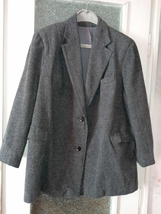 Дамски вълнен костюм – пола и сако за едри дами