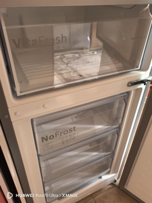 Продавам Хладилник с фризер Bosch No Frost Инокс