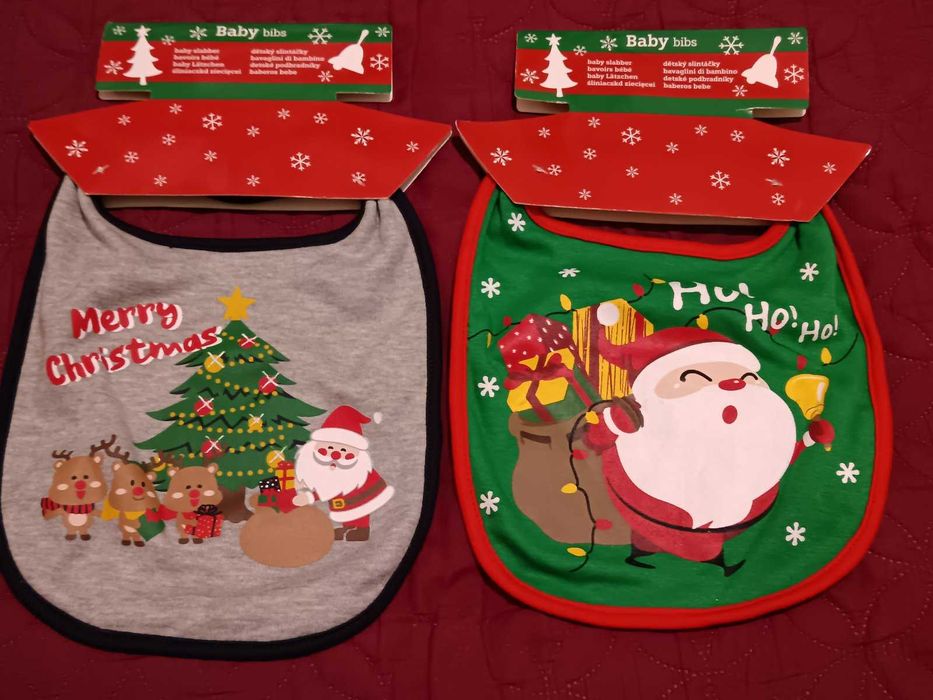 Бебешки Коледни лигавници и чорапки.
