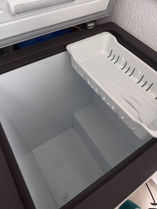 Lada frigorifica Midea