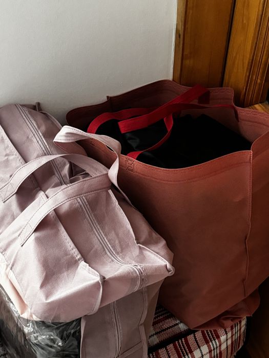 отдам 2 пакета вещей С-М