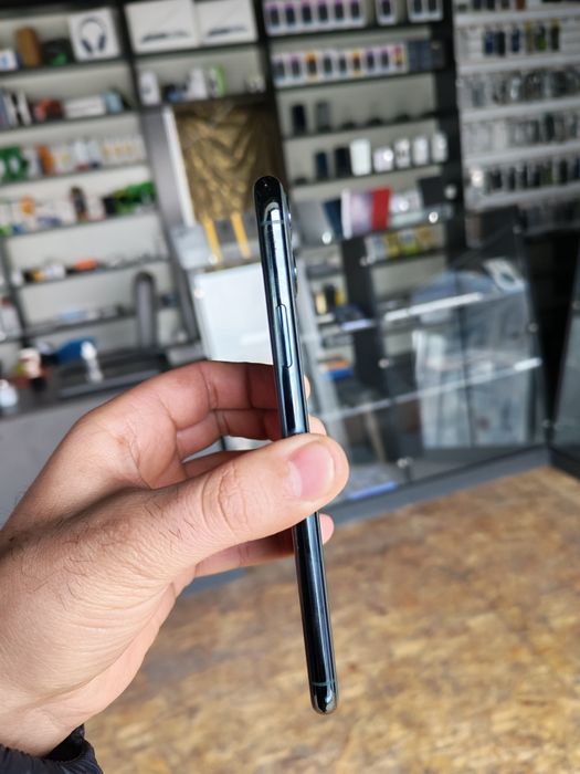 Iphome 11 pro max 64GB ideal karopka nasiya va naxt savdo