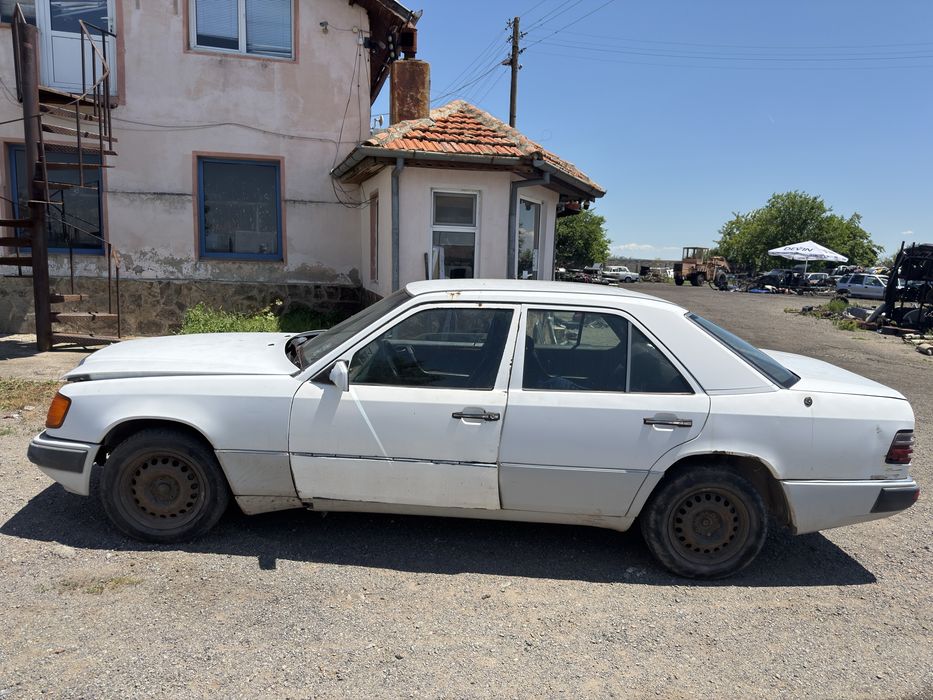 Mercedes Benz 124-ка (2.5d) на части