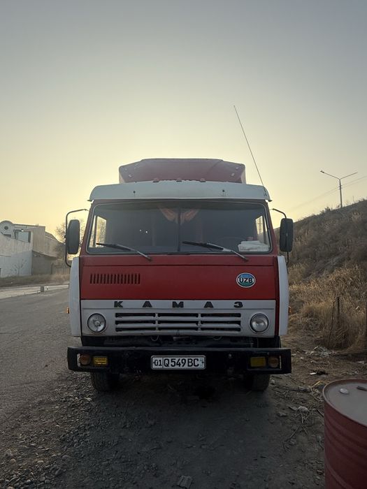 Kamaz tigach 1981 xolati zor ishlab yurgan moshina