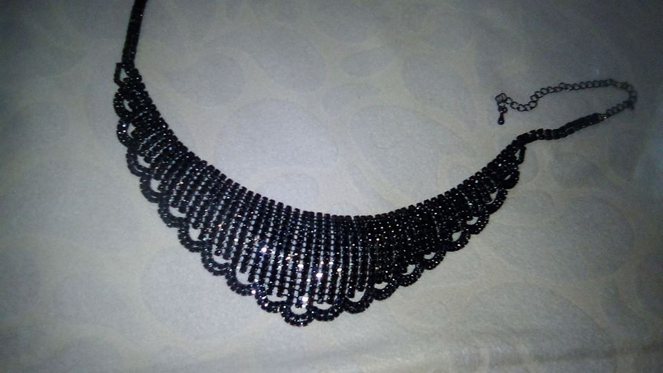 Продавам огърлица