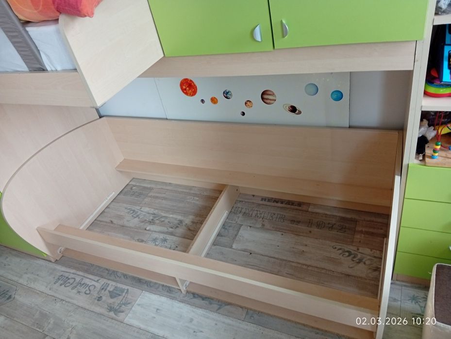 Продавам детско легло с матрак