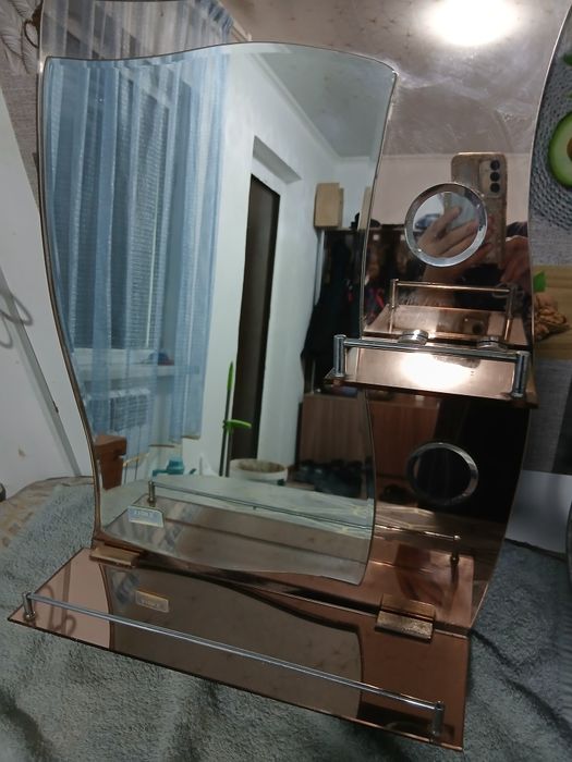 Продается зеркало для ванной