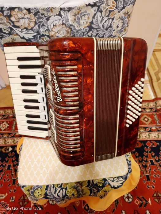 Акордеон Weltmeister Stella 40 баса