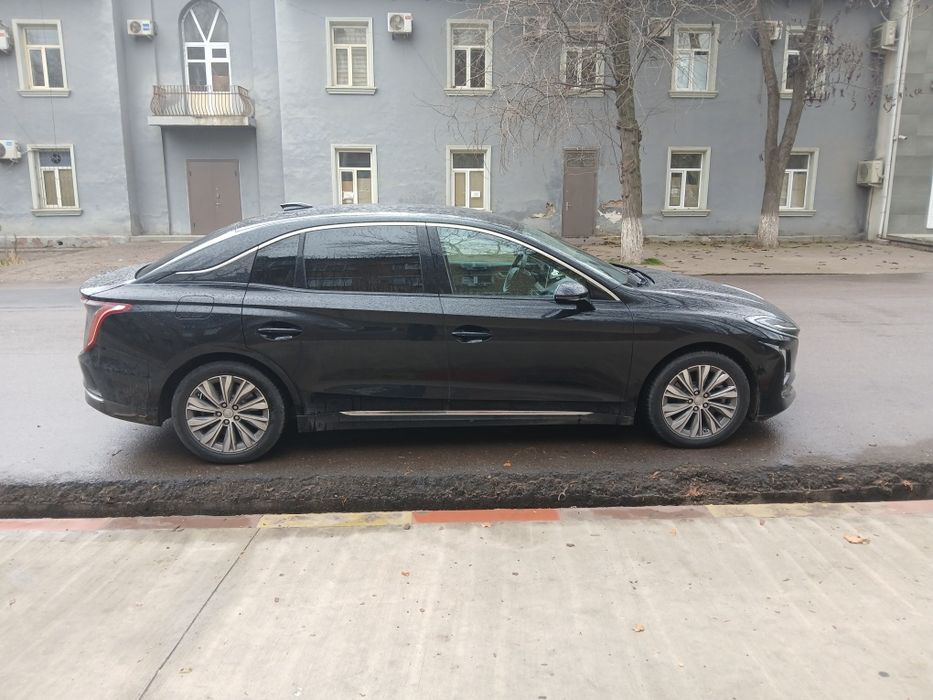 Hongqi eqm 5 arendaga beriladi