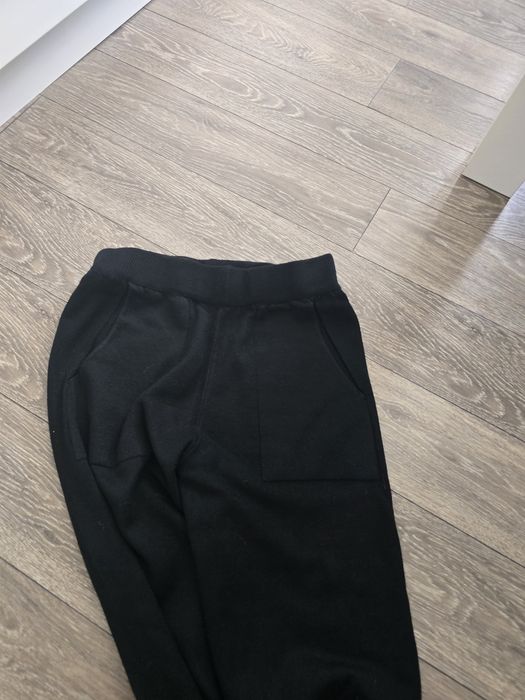 Pantaloni negri ,finuți, purtati o data