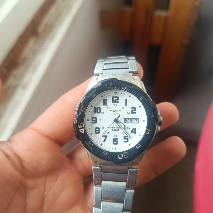 Продавам часовник на Casio MRW-200