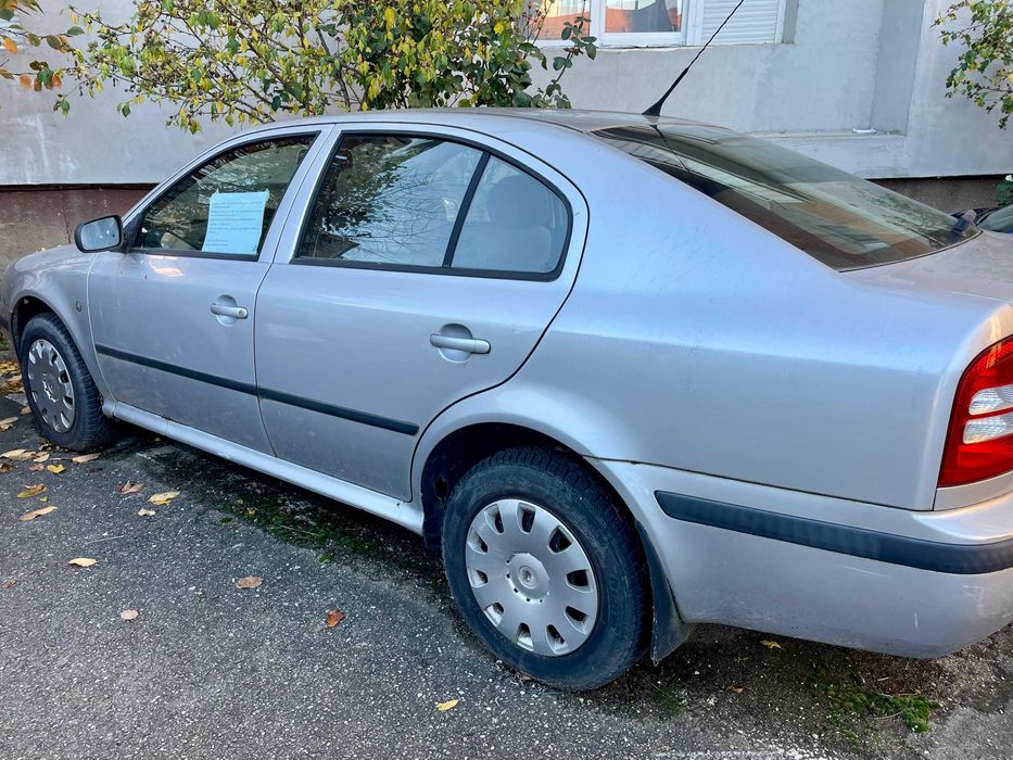 Vând în Lugoj Skoda Octavia Tour M1 AA berlină pe motorină motor AXR 1.9 TDI 101 CP 74 kw achiziționată nouă la 21.11.2008.