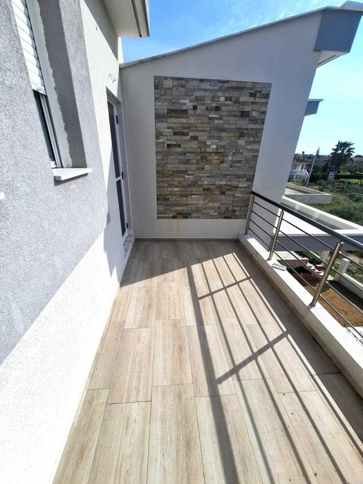 Продава нова къща-мезонет с площ 68м2 двор 200м2 в Неа Врасна, Гърция