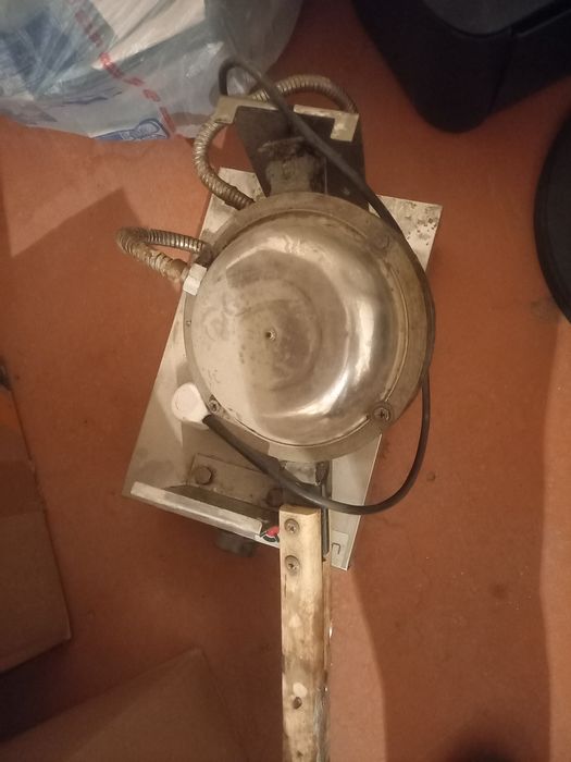 Вафельница  продаётся срочно