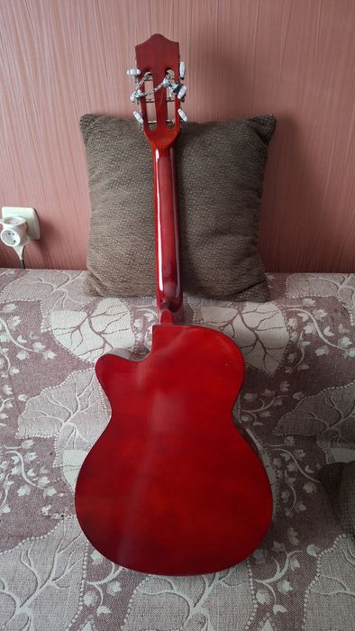 Гитара новая продаётся