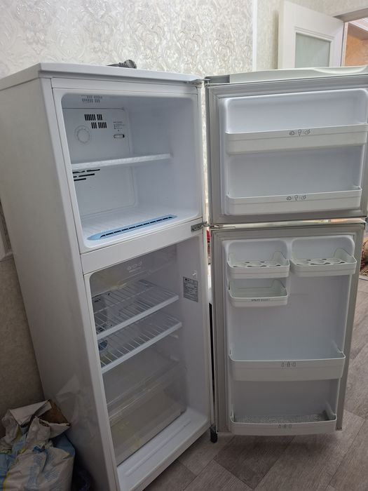 Холодильник LG продаётся
