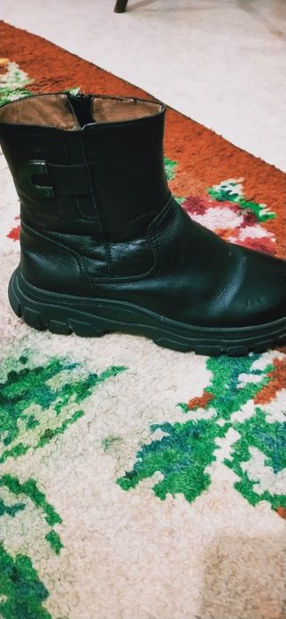 Кожаные ботинки.