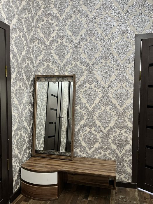 Туалетный столик с зеркалом срочно