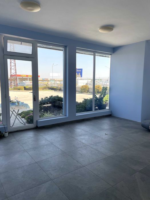 Дава се под наем Офис в Пловдив, Коматевски възел - 45 кв.м за 612 € - Снимка #1