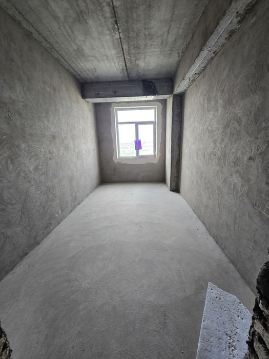 Ikk xonalik kivartira sotiladi