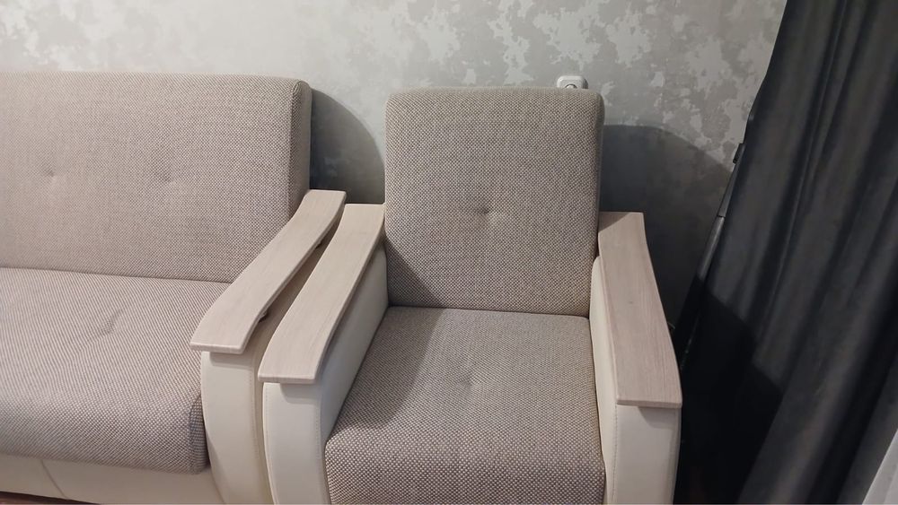 Продам гостинный диван и кресла