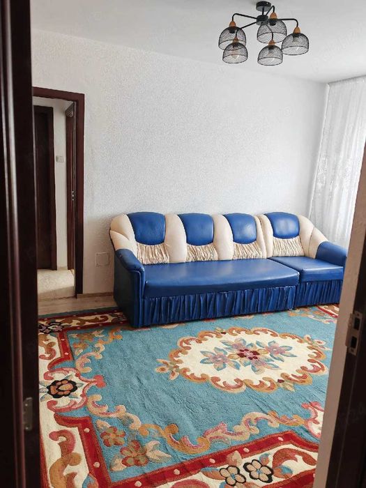 Persoana fizica, vand apartament 2 camere semidecomandat Alunisului, etaj 3
