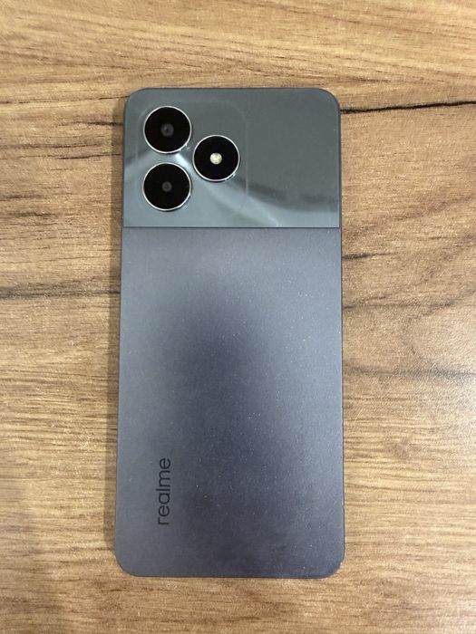Realme Note 50.