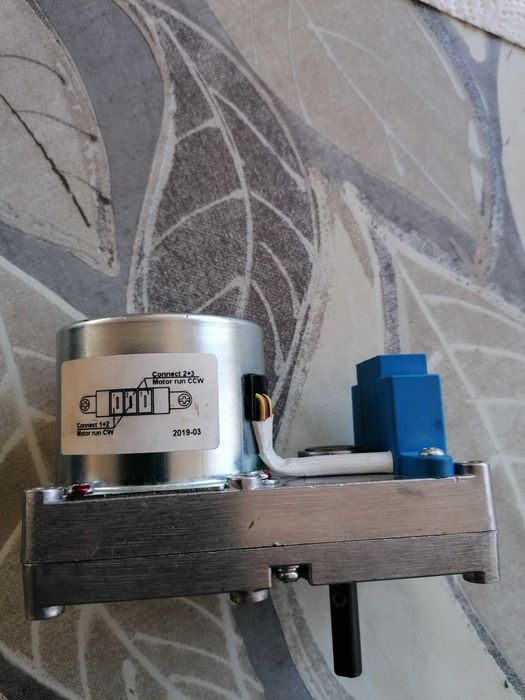 Мотор редуктор за пелетна камина