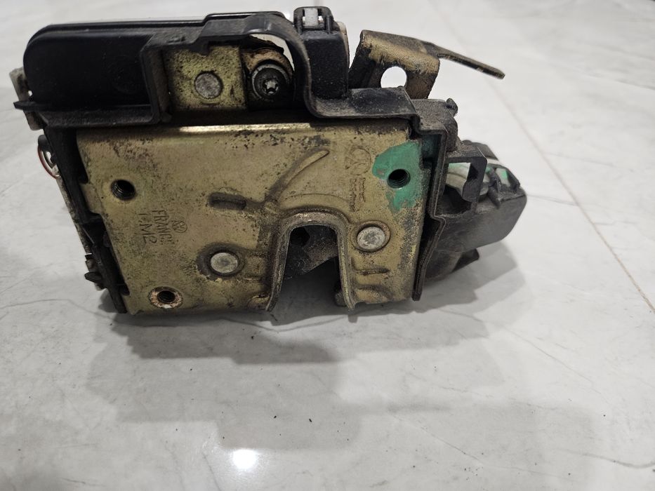 Продам замок на гольф 3