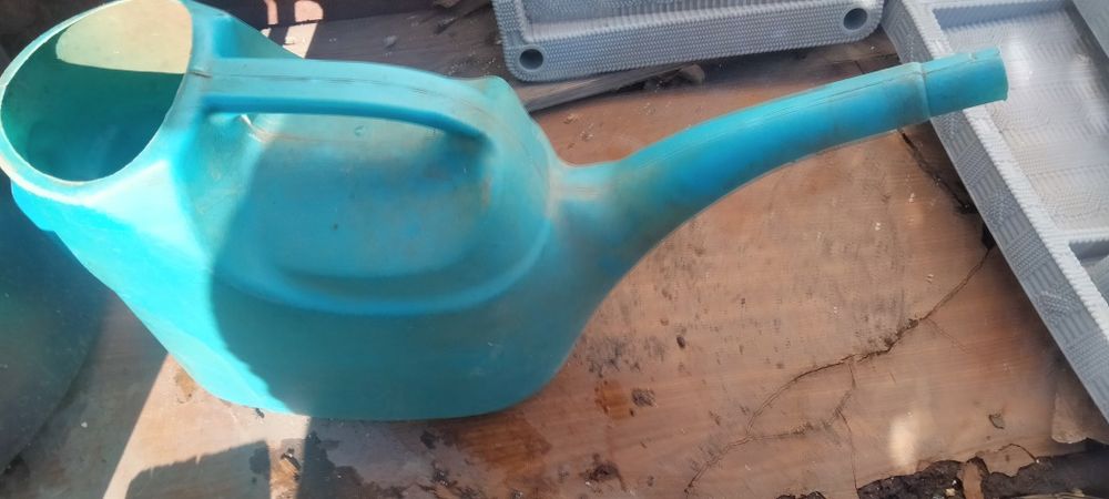 Срочно продам три лейки