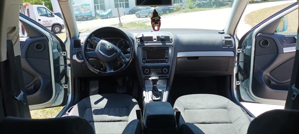 Vând/Schimb Skoda Octavia II Facelift 2.0 TDI DSG – 140 CP – Navigație – Îngrijită
