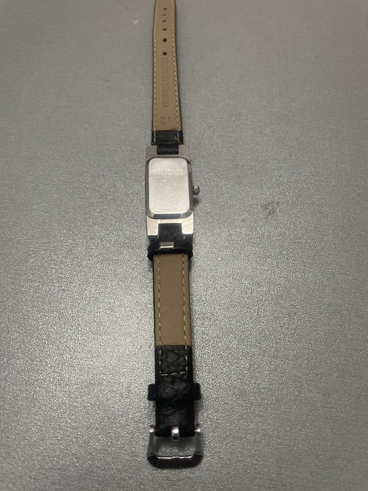 Продавам два часовника