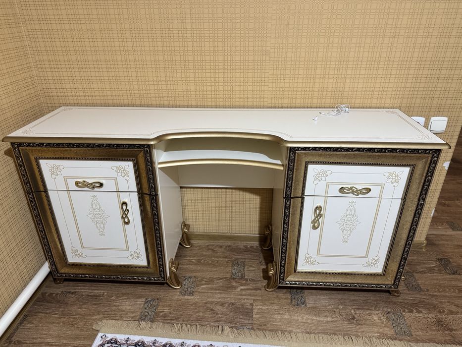 Продается спальный гарнитур