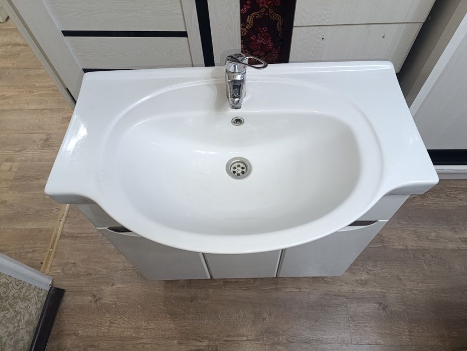 Продам тумбочку с раковиной