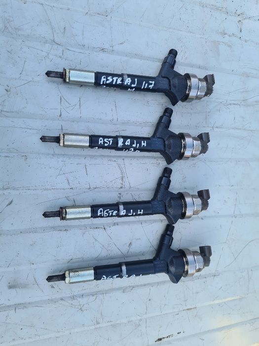 Injectoare opel astra h,zafirab,meriva b motor 1,7 dtj/dtrM32