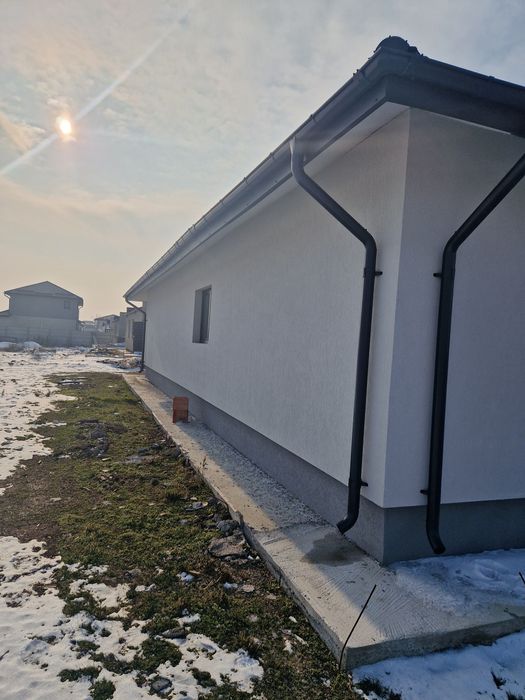 Casă parter 3 dormitoare la cheie Dragomirești Vale