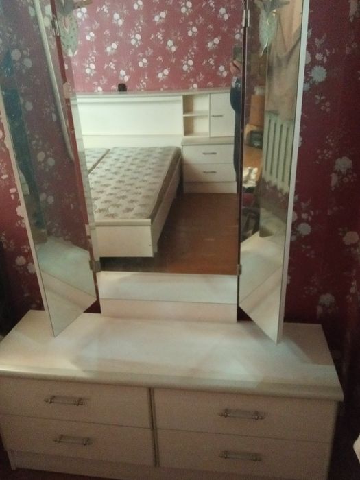 Спальный гарнитур