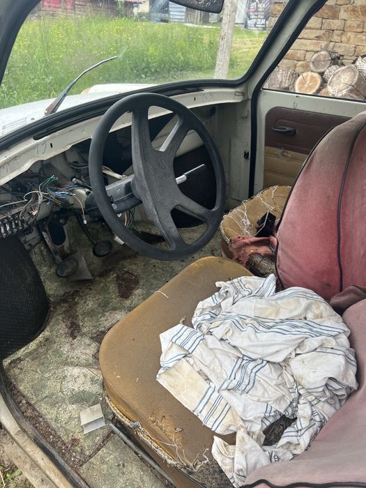 Трабанти 1988г на части