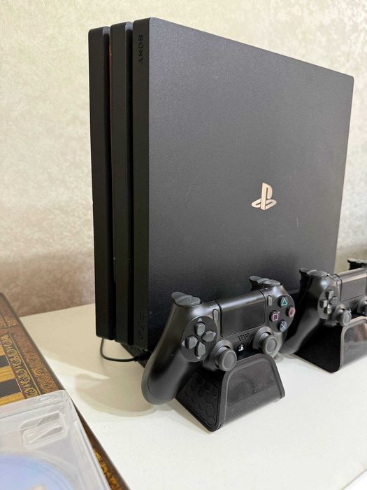 СРОЧНО! Продаётся PlayStation 4 Pro (1TB)
