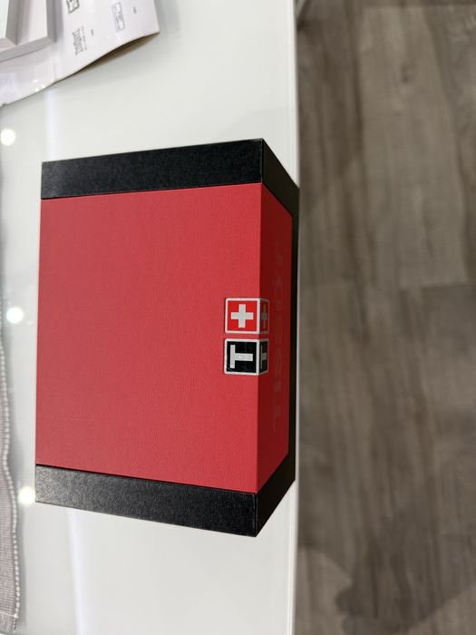 Продявям оргинален мъжки часовник TISSOT