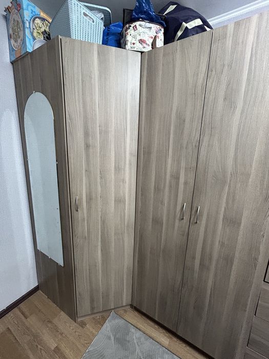 Продам угловой шкаф
