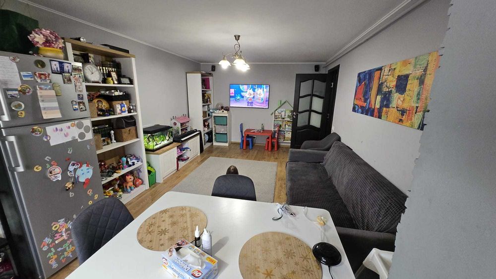 Apartament 2 camere modificat in 3 camere zona centrala