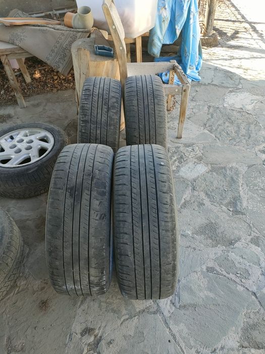 Продается резина с титановыми дисками на 15