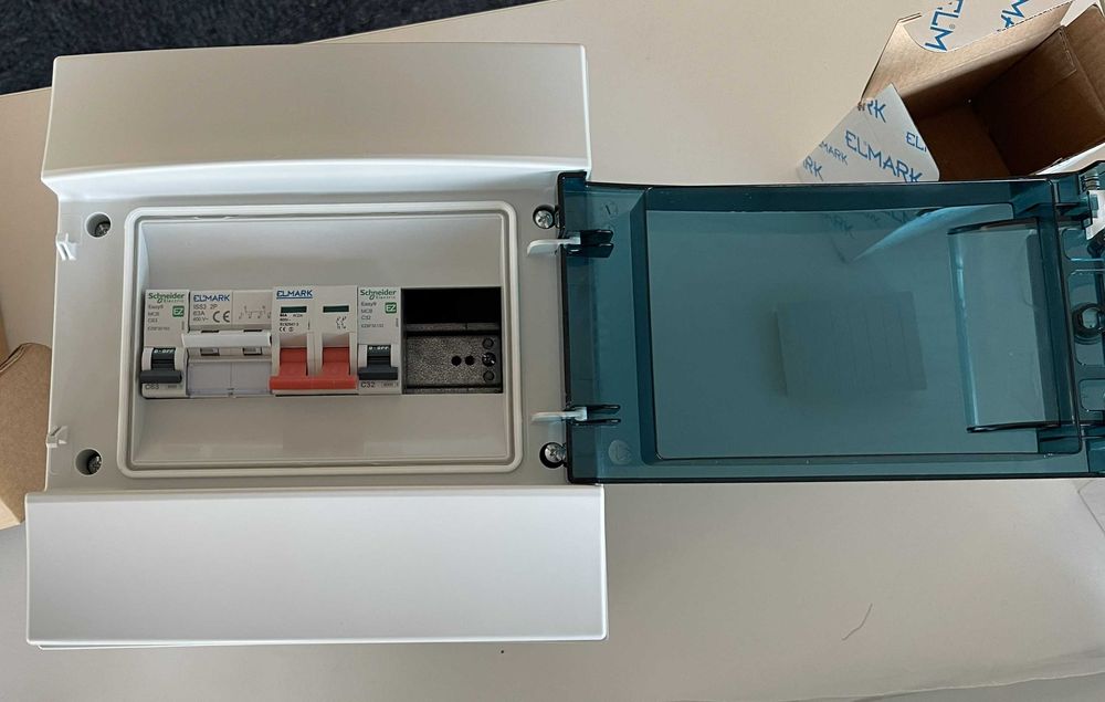 Професионални AC/DC Табла за Соларни Системи и Фотоволтаици