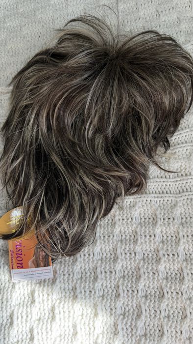 Продам два парика