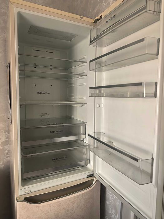 Продаю Холодильник LG