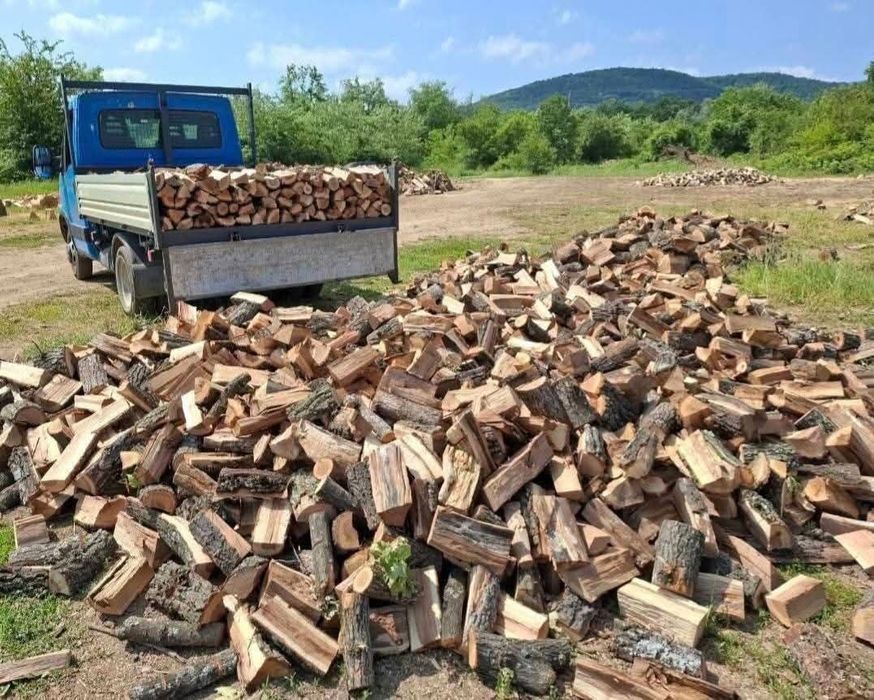 Продавам нарязани и нацепени Букови и Дъбови Дърва .