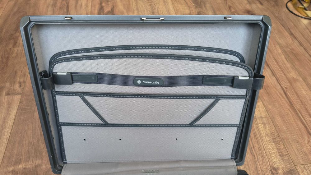 Бизнес куфар Samsonite Самсонайт с твърд карбонов корпус