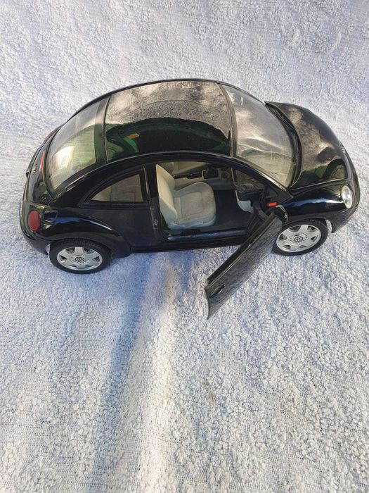 Machetă Auto Volkswagen New Beetle (1998) - Bburago (Scara 1:18)