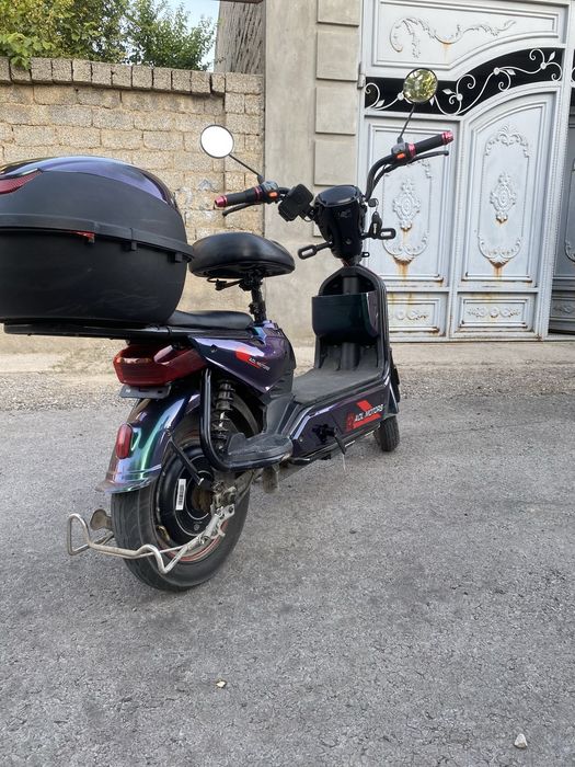 Skuter sotiladi 4 akumliyator yaxshi xolatta 40 km yuradi